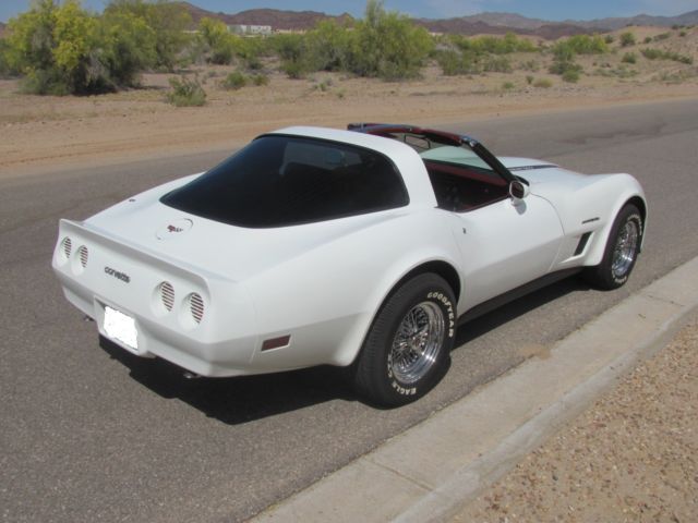 1982 White Chevrolet Corvette Coupe