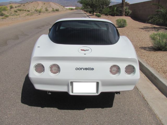 1982 White Chevrolet Corvette Coupe
