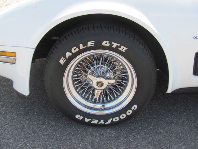 1982 White Chevrolet Corvette Coupe