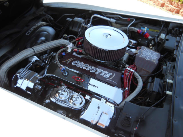 1982 White Chevrolet Corvette Coupe