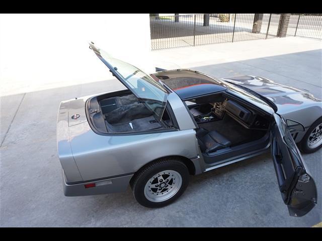 1986 Silver Chevrolet Corvette --