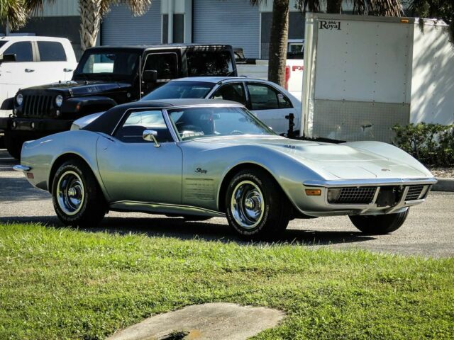 1970 Silver Chevrolet Corvette 2d : 2 Door Converti