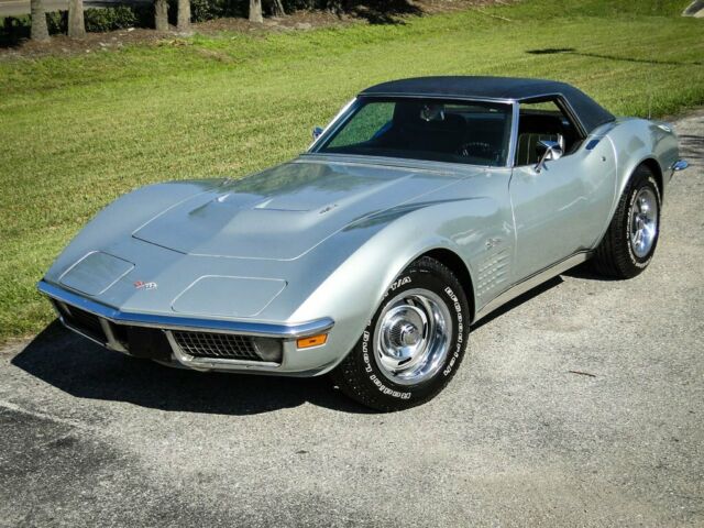 1970 Silver Chevrolet Corvette 2d : 2 Door Converti