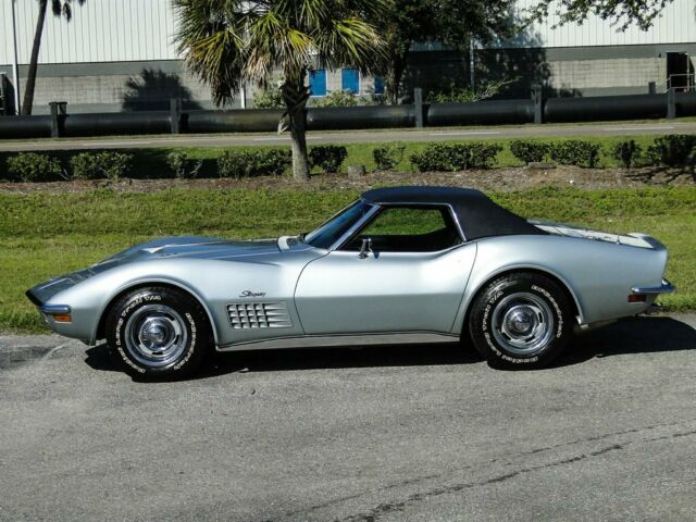 1970 Silver Chevrolet Corvette 2d : 2 Door Converti