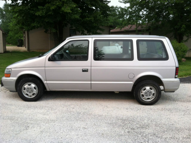 1991 Silver Dodge Caravan Minivan