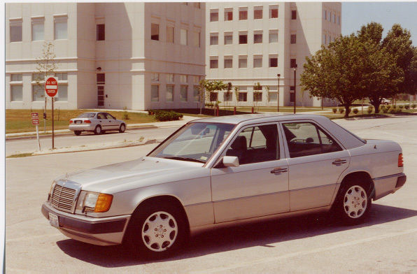 1992 Silver Mercedes-Benz 400-Series Sedan