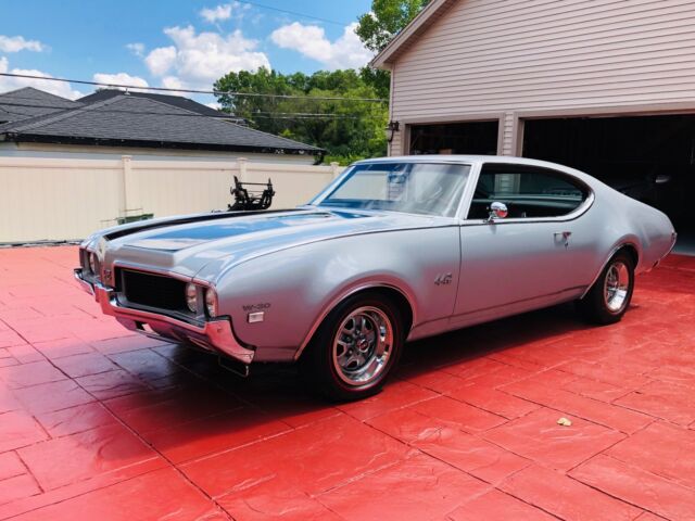 1969 Silver Oldsmobile 442 2 Door