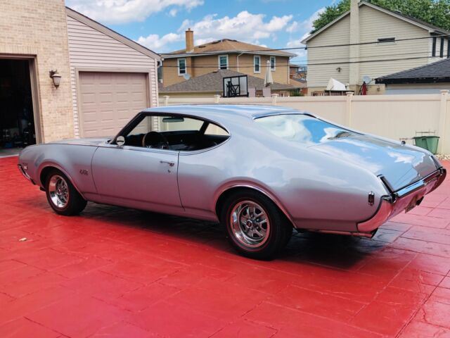 1969 Silver Oldsmobile 442 2 Door