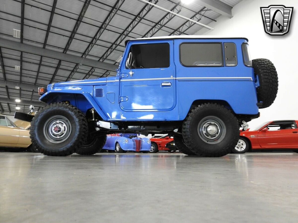 1978 Blue Toyota FJ Cruiser SUV