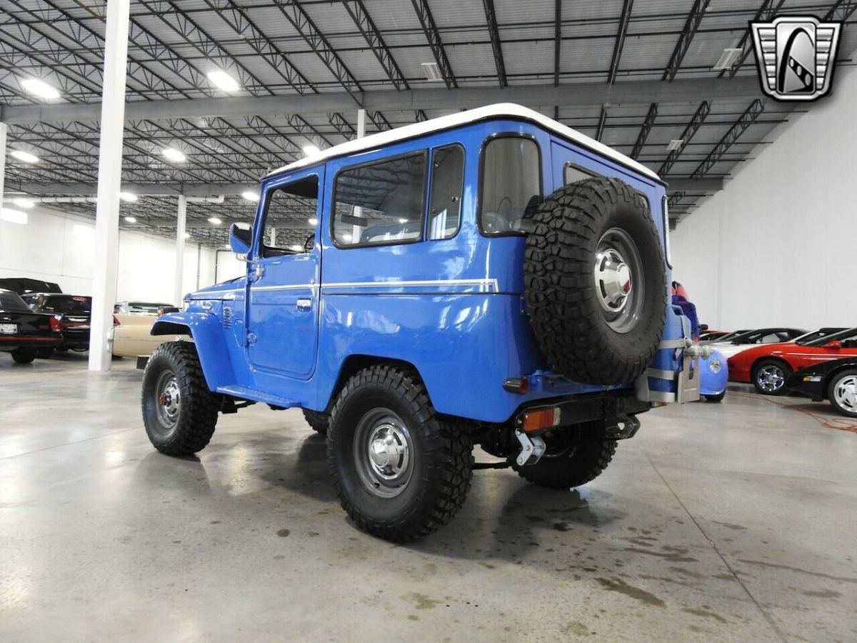 1978 Blue Toyota FJ Cruiser SUV