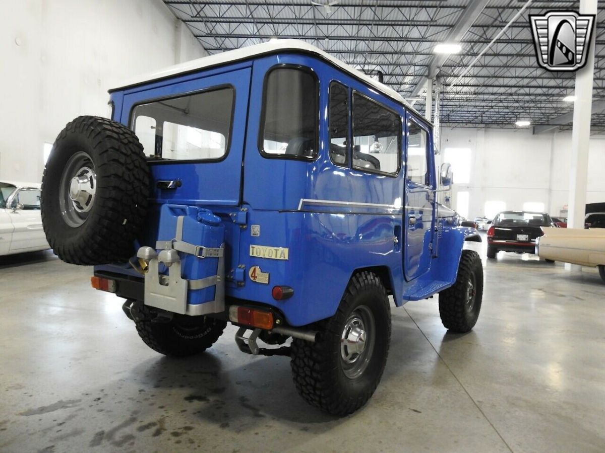 1978 Blue Toyota FJ Cruiser SUV