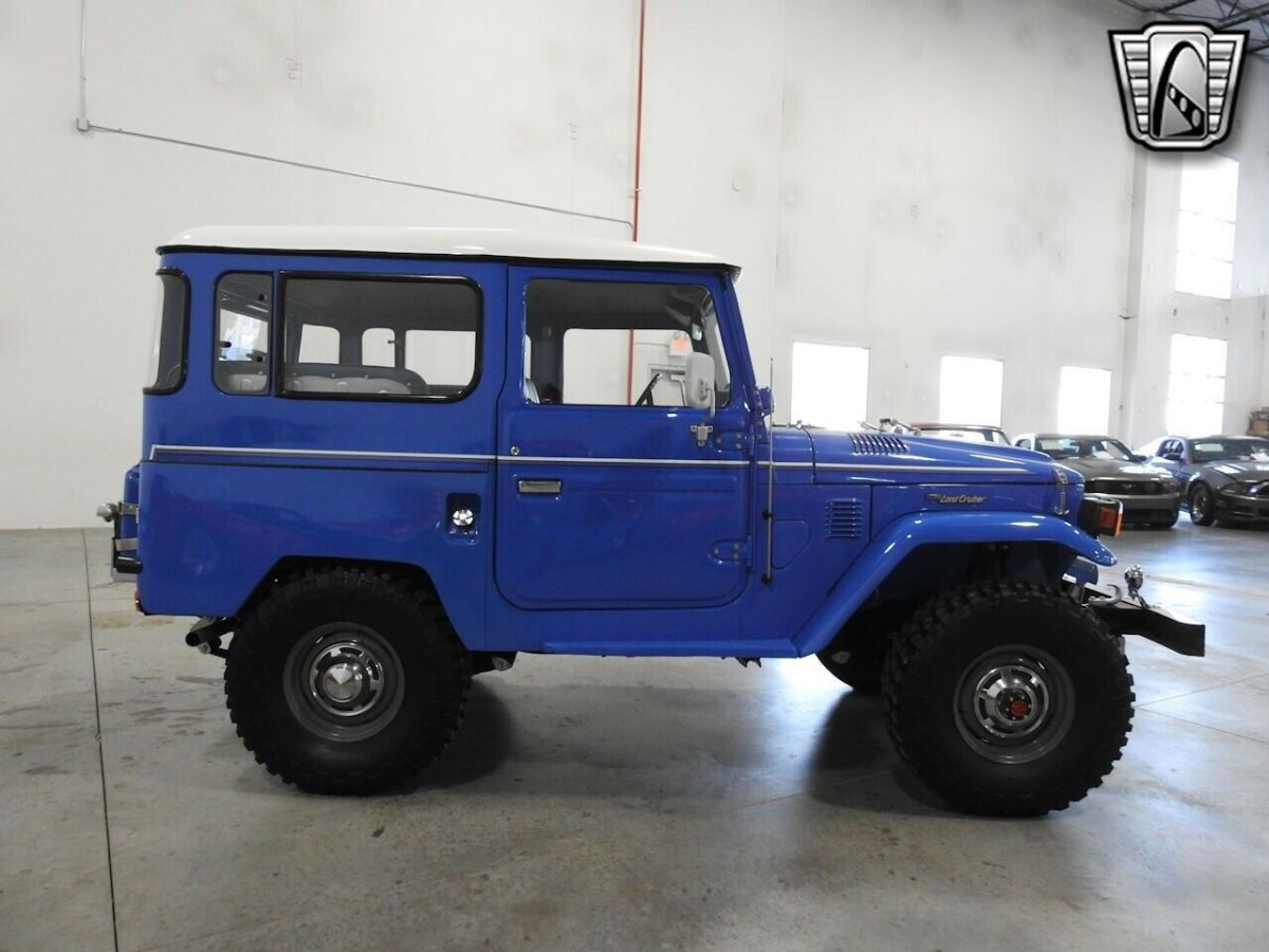 1978 Blue Toyota FJ Cruiser SUV