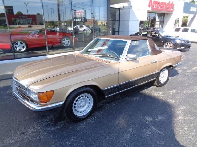 1985 Gold Mercedes-Benz 500-Series Convertible