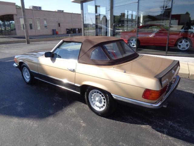 1985 Gold Mercedes-Benz 500-Series Convertible