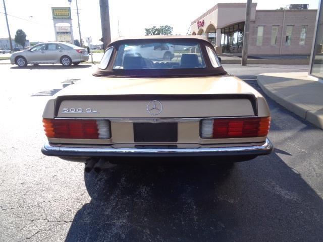 1985 Gold Mercedes-Benz 500-Series Convertible