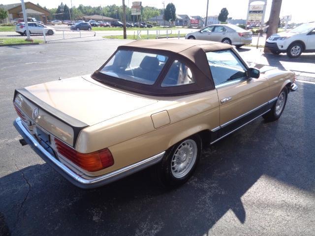 1985 Gold Mercedes-Benz 500-Series Convertible