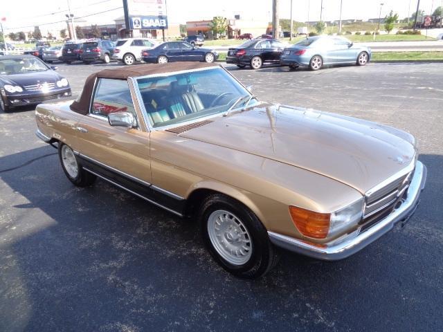 1985 Gold Mercedes-Benz 500-Series Convertible