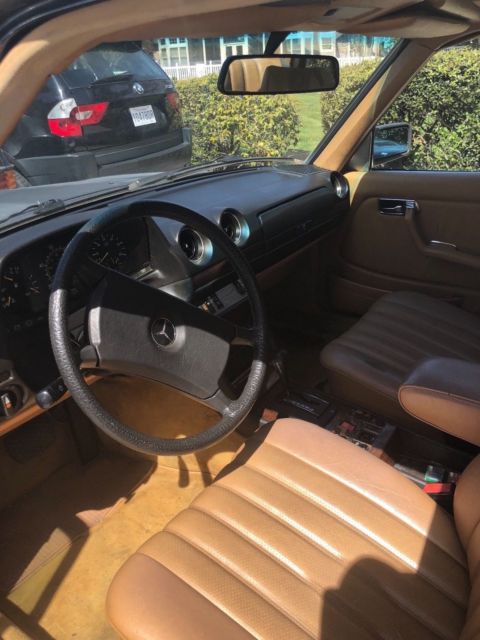 1983 Blue Mercedes-Benz 300-Series SEDAN