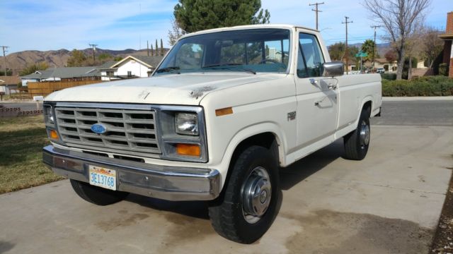 1986 White Ford F-250 Standard Cab Pickup