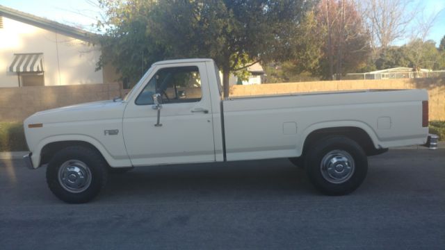 1986 White Ford F-250 Standard Cab Pickup