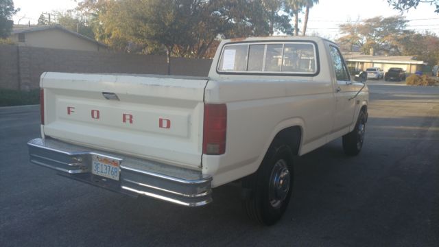1986 White Ford F-250 Standard Cab Pickup