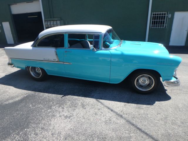 1955 Green / White Chevrolet Bel Air/150/210 Coupe