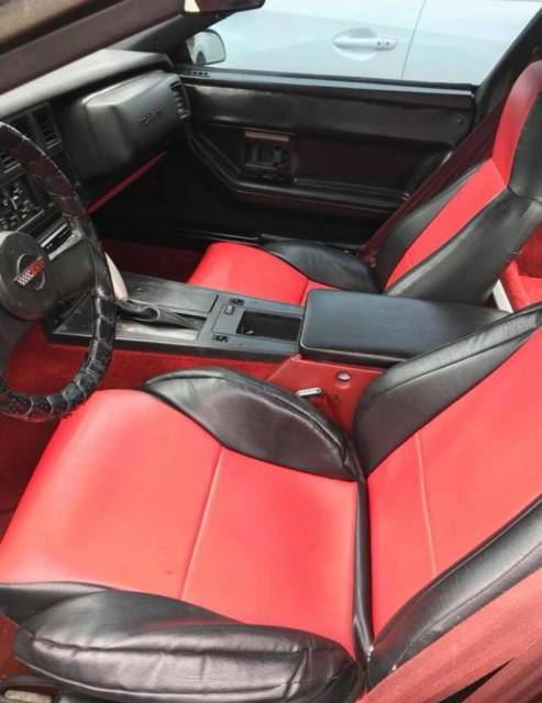 1984 BLACK on HELL/DEVIL RED Chevrolet Corvette Coupe