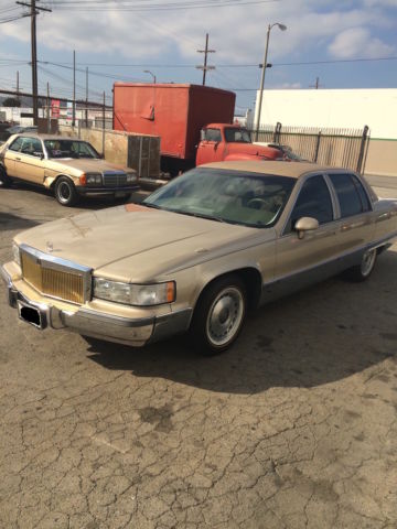 1993 Gold Cadillac Fleetwood Sedan