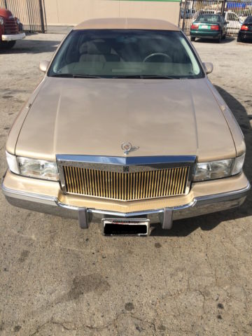 1993 Gold Cadillac Fleetwood Sedan