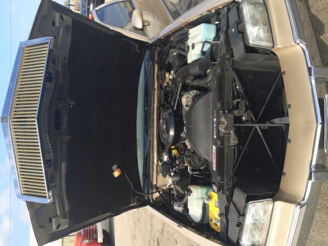 1993 Gold Cadillac Fleetwood Sedan