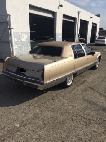 1993 Gold Cadillac Fleetwood Sedan