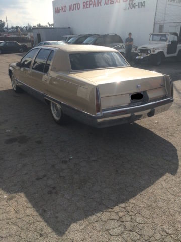 1993 Gold Cadillac Fleetwood Sedan
