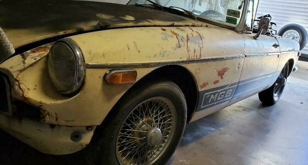 1970 Yellow MG MGB Convertible