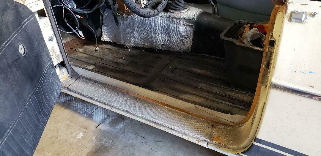 1970 Yellow MG MGB Convertible