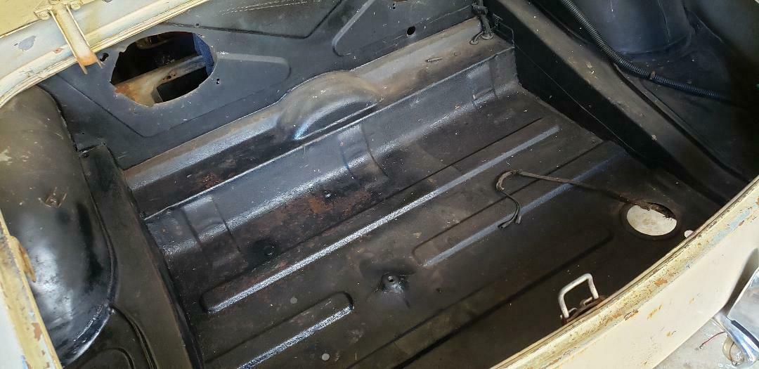 1970 Yellow MG MGB Convertible