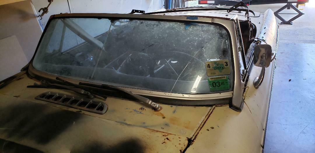 1970 Yellow MG MGB Convertible