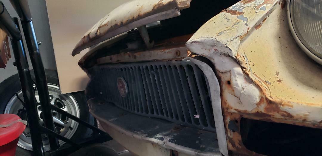 1970 Yellow MG MGB Convertible