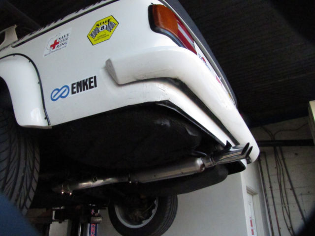 1976 White BMW 2002 Coupe