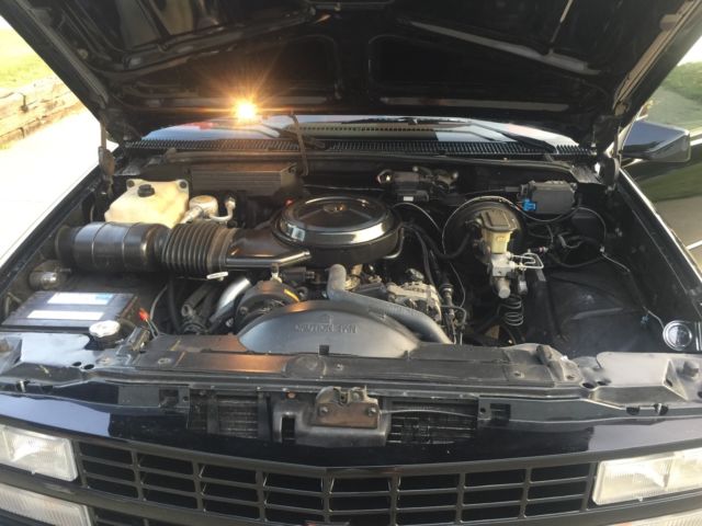 1990 Black Chevrolet C/K Pickup 1500 Standard Cab Pickup