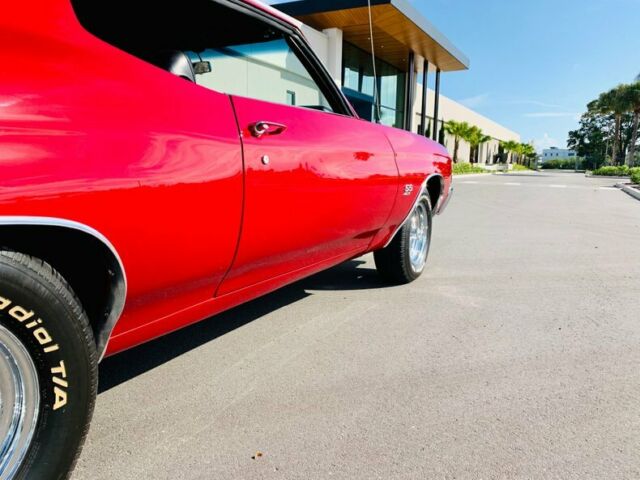 1971 Red Chevrolet Chevelle --