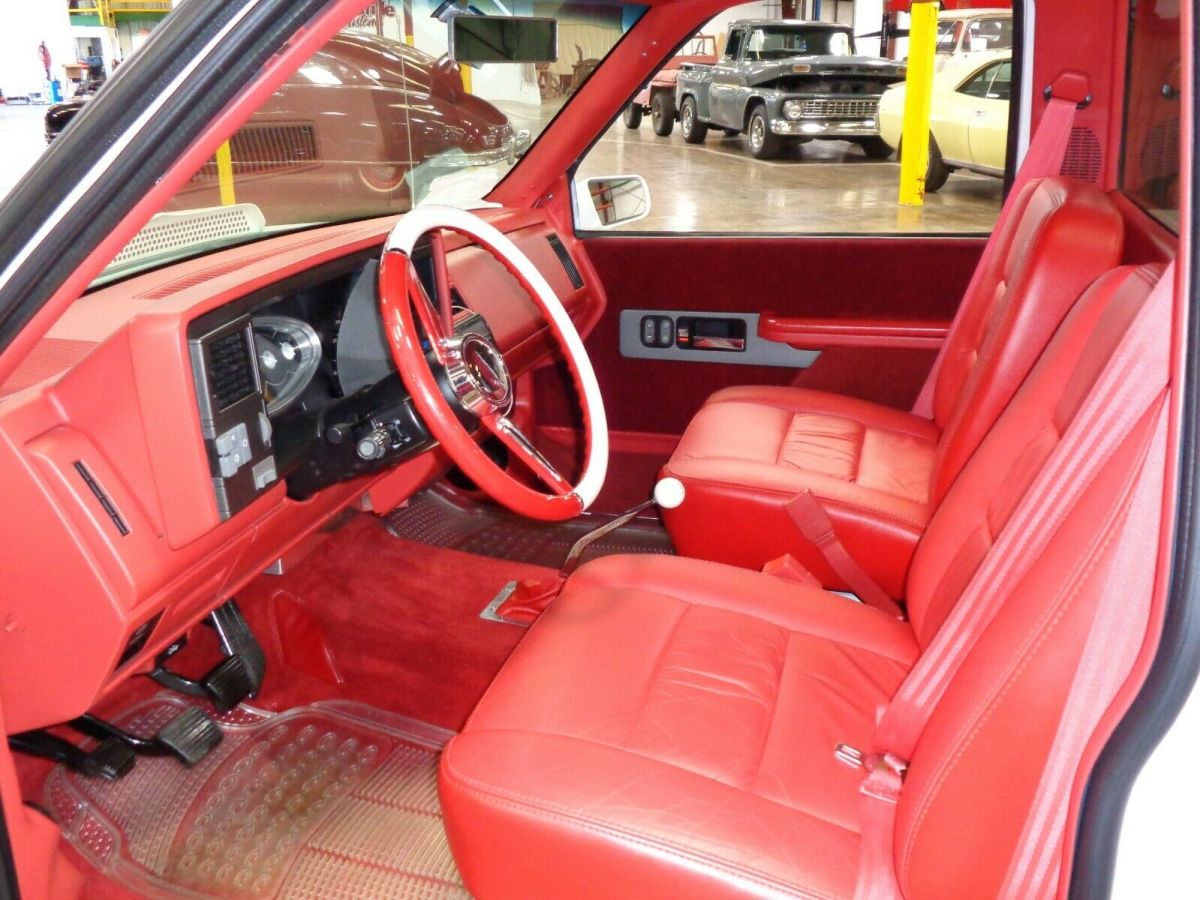 1990 White Chevrolet C/K Pickup 1500 Standard Cab Pickup