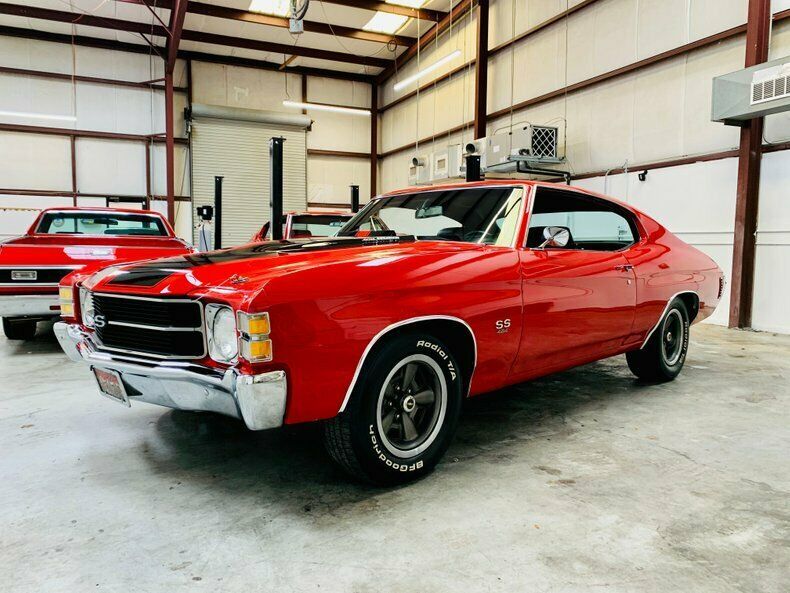 1971 Red Chevrolet Chevelle Coupe
