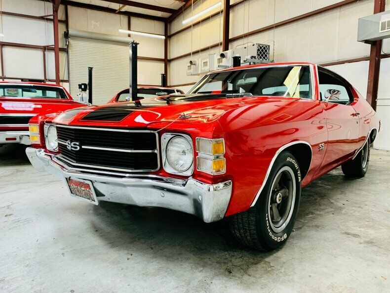 1971 Red Chevrolet Chevelle Coupe