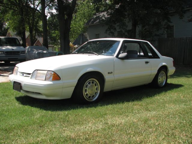 1993 White Ford Mustang Coupe