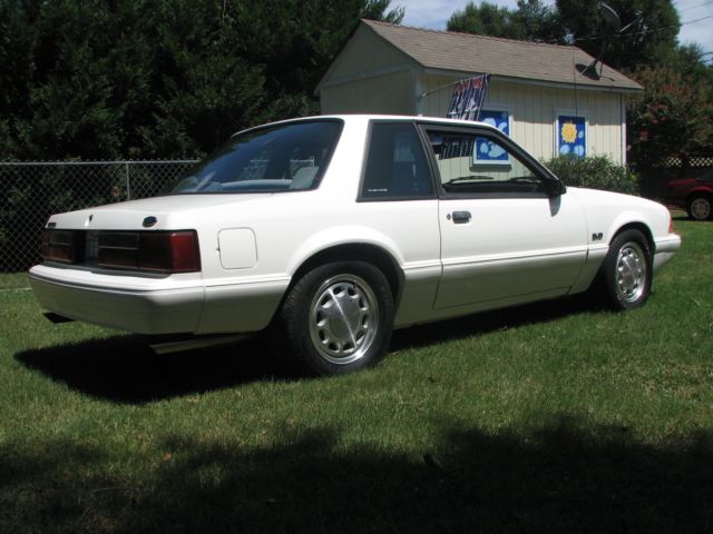 1993 White Ford Mustang Coupe