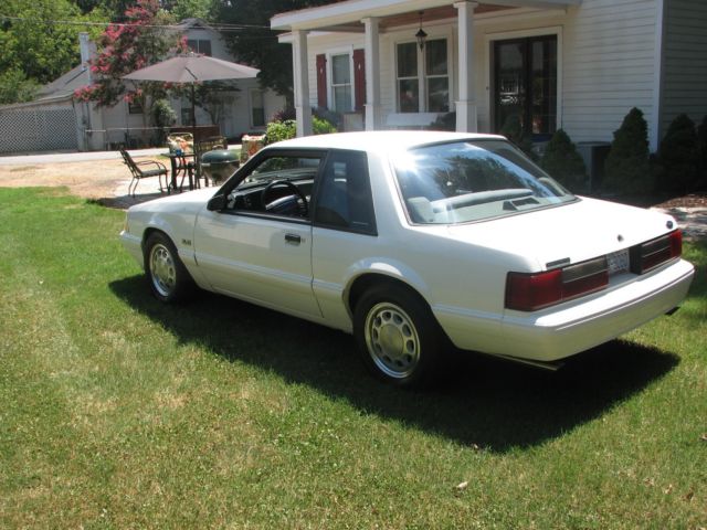 1993 White Ford Mustang Coupe
