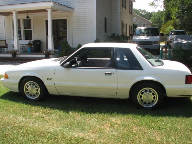 1993 White Ford Mustang Coupe