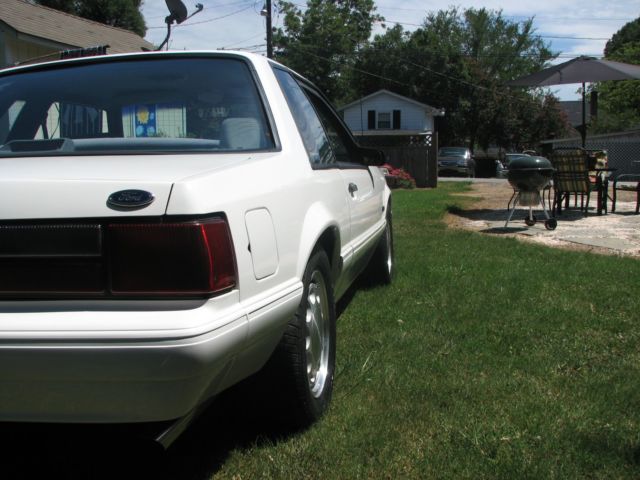 1993 White Ford Mustang Coupe