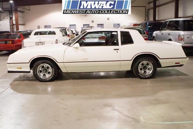 1986 White Chevrolet Monte Carlo Coupe