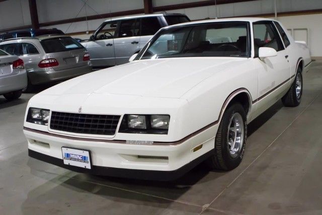 1986 White Chevrolet Monte Carlo Coupe